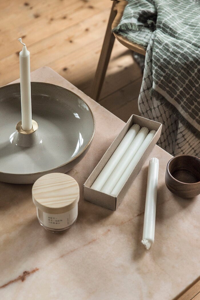 Sisustusyksityiskohta Fritz Hansen Hetkinen White Glass Marimekko Serax Brown