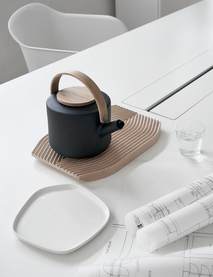 Työpisteet Sisustusyksityiskohta HAY Iittala Bianco Trasparente Vetro Composito Fiber Chair Stelton Nero Ceramica Adi Legno