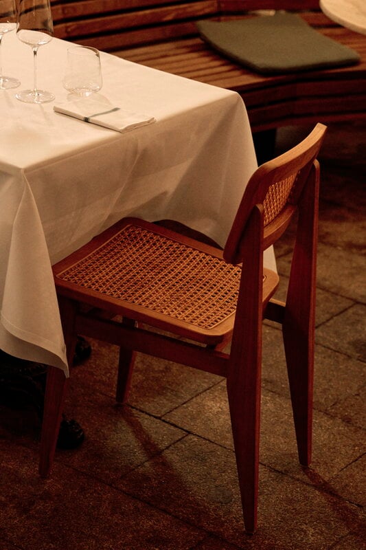 GUBI C-chair Outdoor, teak - HDPE cane, decoration image