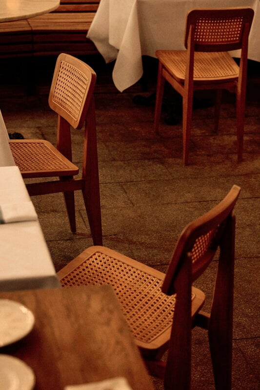 GUBI C-chair Outdoor, teak - HDPE cane, decoration image