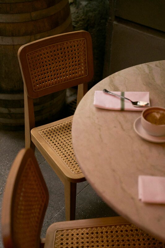 GUBI C-chair Outdoor, teak - HDPE cane, decoration image