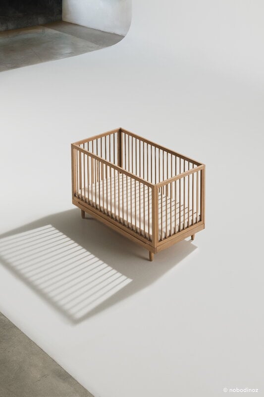 Nobodinoz Pure Evolving crib, oak, view 2