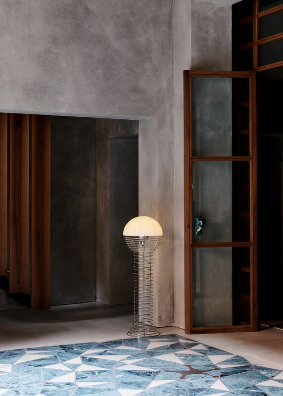 Verpan Wire floor lamp, chrome - white, decoration image