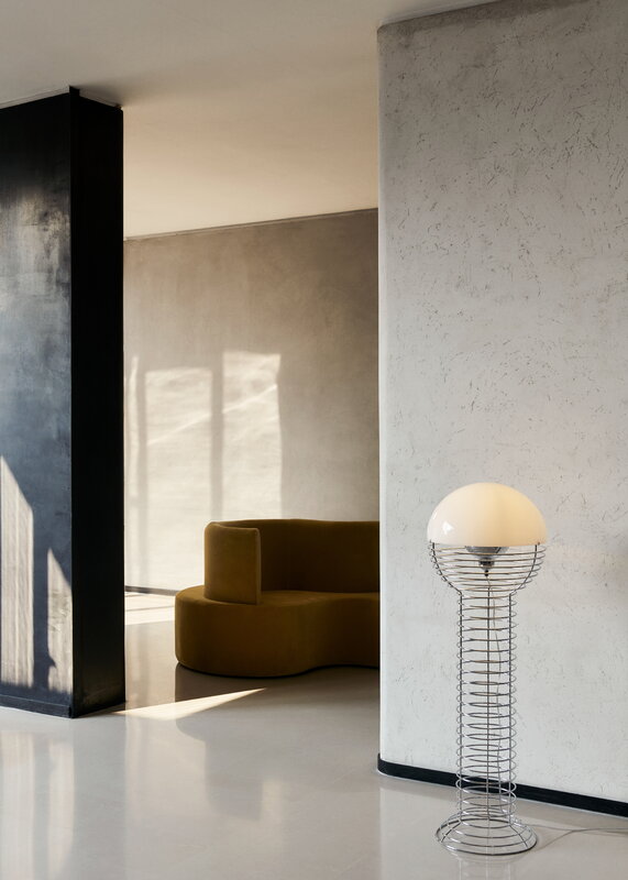 Verpan Wire floor lamp, chrome - white, decoration image