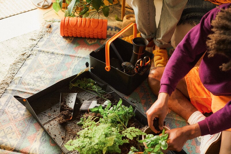 Fiskars Balcony garden toolbox, black - orange, decoration image