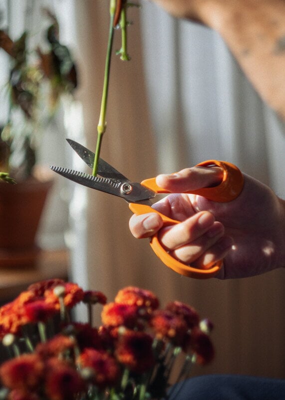 Fiskars Classic garden scissors, 18 cm, decoration image