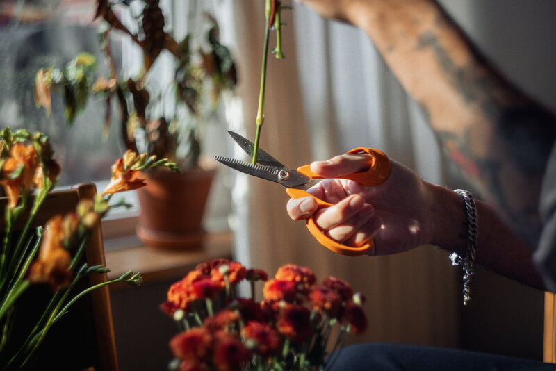 Fiskars Classic garden scissors, 18 cm, decoration image