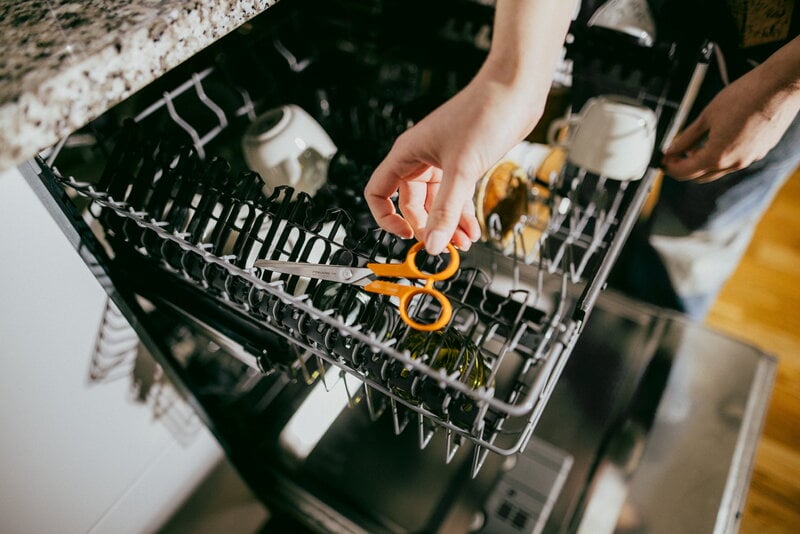 Fiskars Classic pienet yleissakset, 16 cm, sisustuskuva