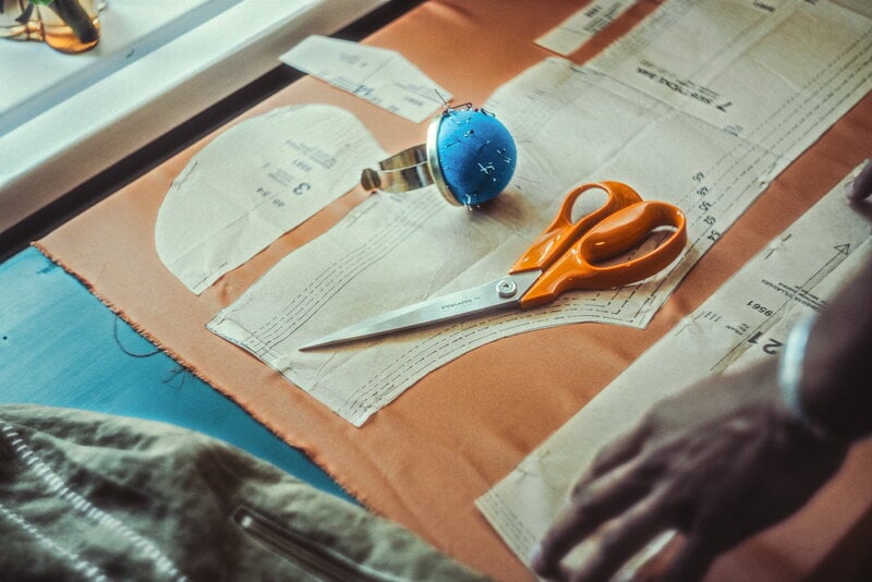 Fiskars Classic tailor scissors, 27 cm, decoration image