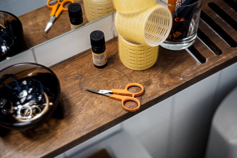 Fiskars Classic curved manicure scissors, 10 cm, decoration image
