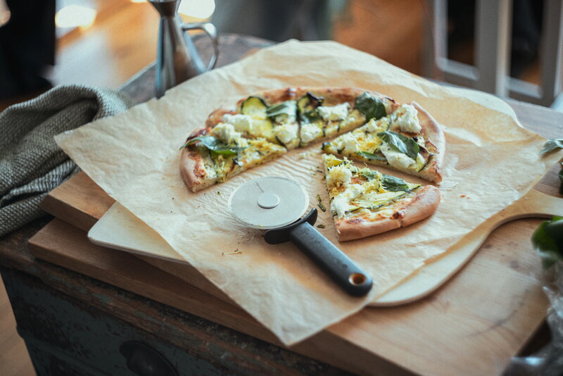 Fiskars Functional Form pizza wheel, view 5