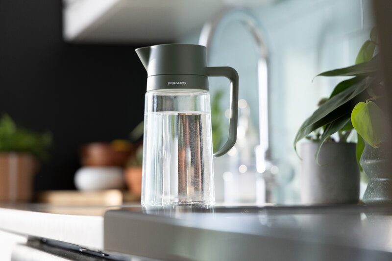 Fiskars Plant Care watering carafe, green - clear, decoration image