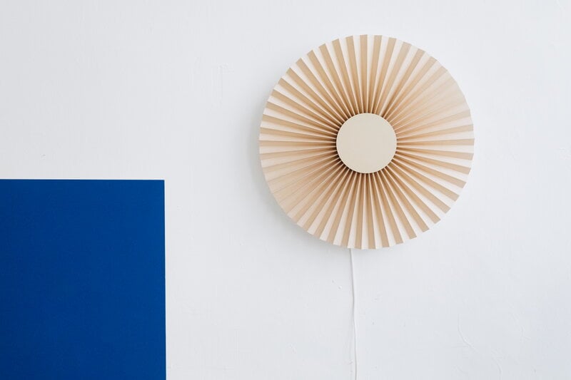 Hartô Applique murale Carmen, modèle 2025, 50 cm, sable doré, image décorative
