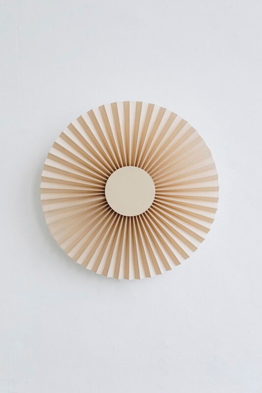 Hartô Applique murale Carmen, modèle 2025, 50 cm, sable doré, image décorative