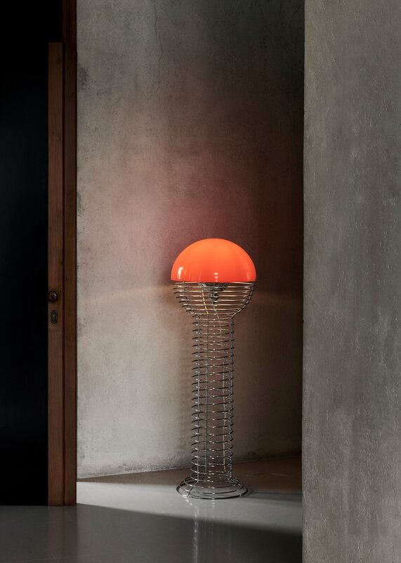 Verpan Wire floor lamp, chrome - orange, decoration image