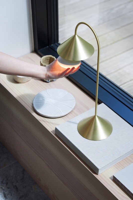 Frandsen Grasp portable table lamp, 47 cm, brass, decoration image