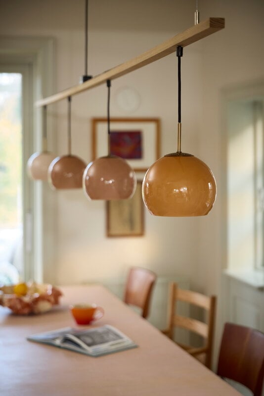 Frandsen Ball Glass Pendelleuchte, 18 cm, sandgrau, dekorationsbild