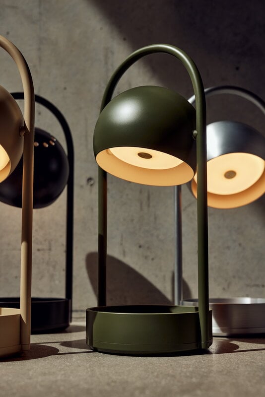 Frandsen Ball lampe de table portable, noir, image décorative