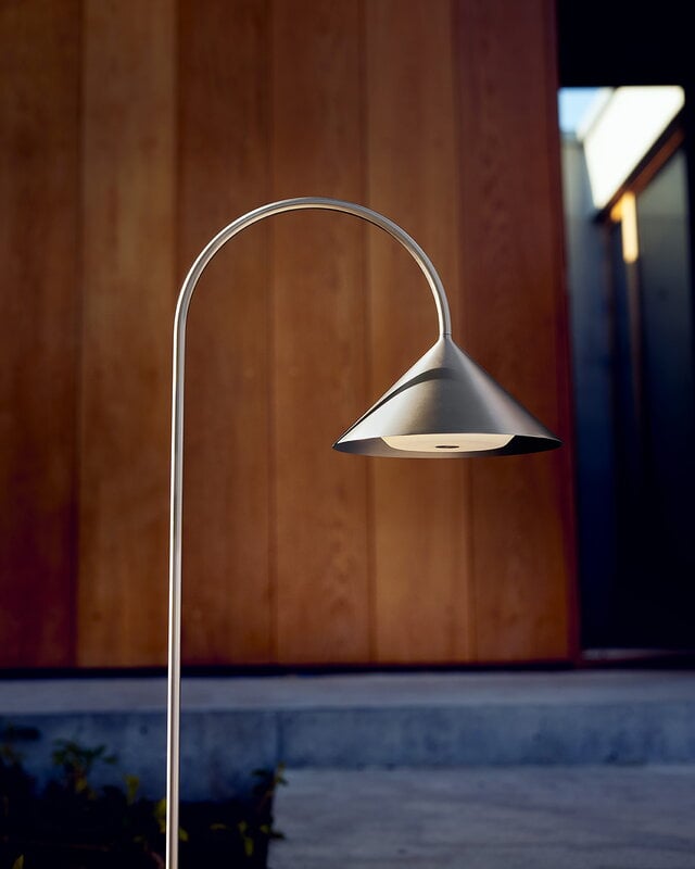 Frandsen Grasp wiederaufladbare Gartenspeerlampe, gebürsteter Edelstahl, dekorationsbild