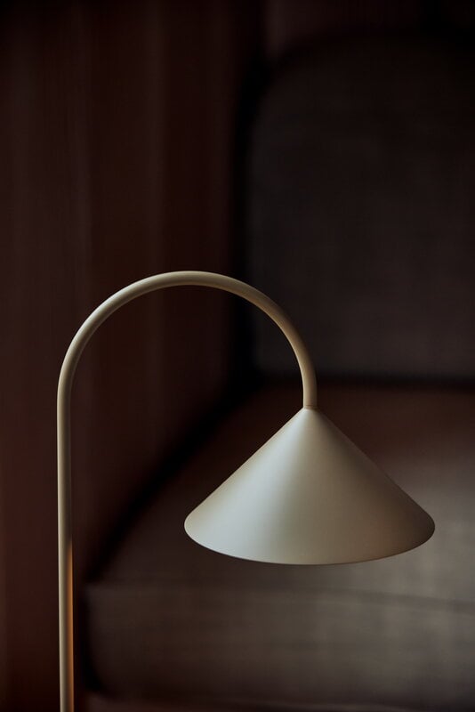 Frandsen Grasp lampe de table portable, 47 cm, gris sable, image décorative