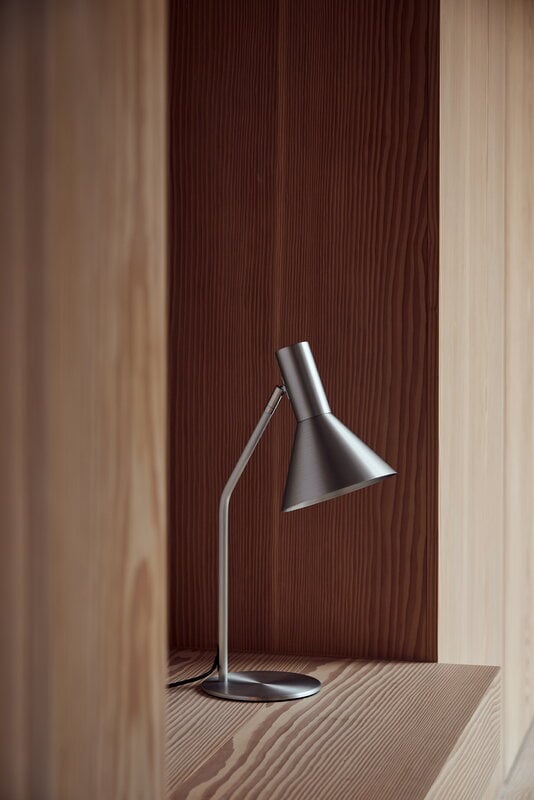 Frandsen Lyss table lamp, brushed aluminium, decoration image