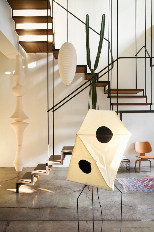 Vitra Akari UF3-Q floor lamp, decoration image
