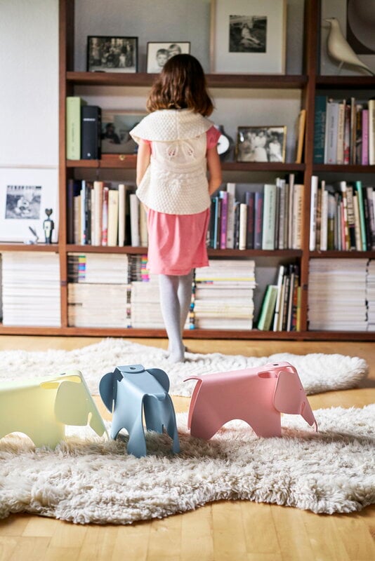 Vitra Eames Elephant, small, sky blue RE, decoration image