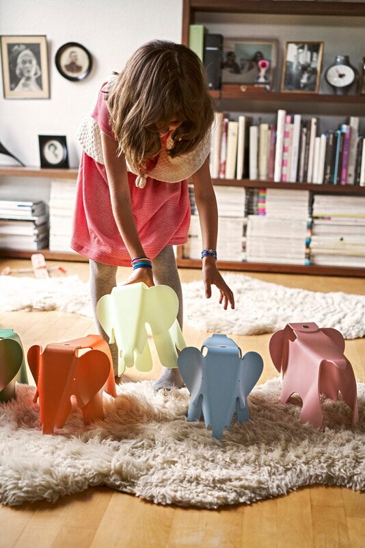 Vitra Eames Elephant, small, Eames Red Orange RE, decoration image