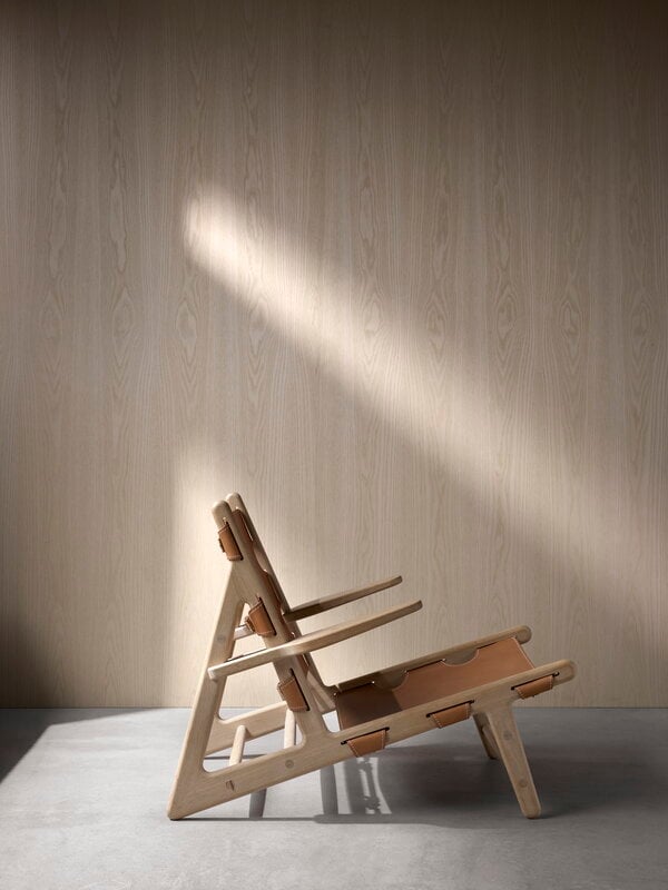 Fredericia The Hunting Chair, soaped oak- natural leather, decoration image