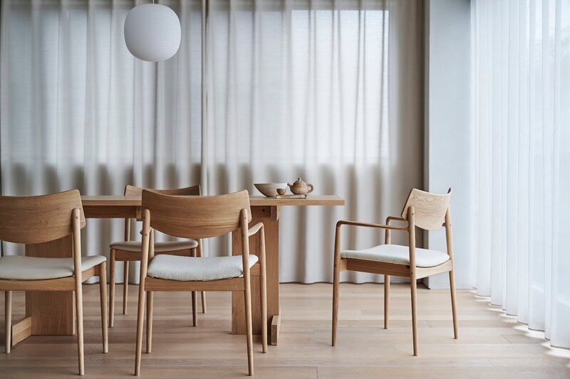 Karimoku Case A-DC02 dining armchair, chêne laqué - Hallingdal gris 65 0110, image décorative