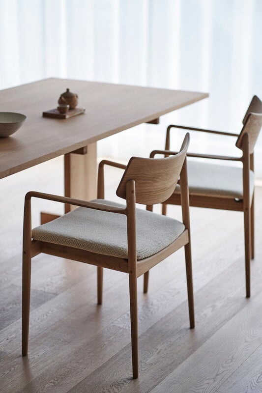 Karimoku Case A-DC02 dining armchair, chêne laqué - Hallingdal gris 65 0110, image décorative