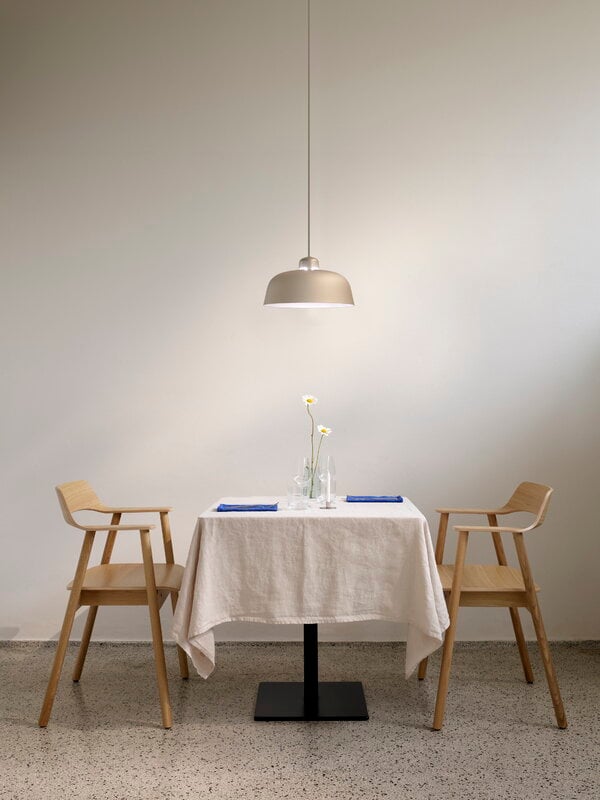 TAKT T24 Bow chair, oak, decoration image