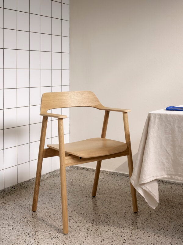 TAKT T24 Bow chair, oak, decoration image
