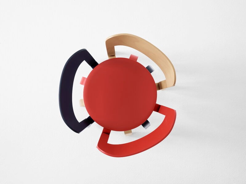 TAKT T22 Turn chair, Japan red, decoration image
