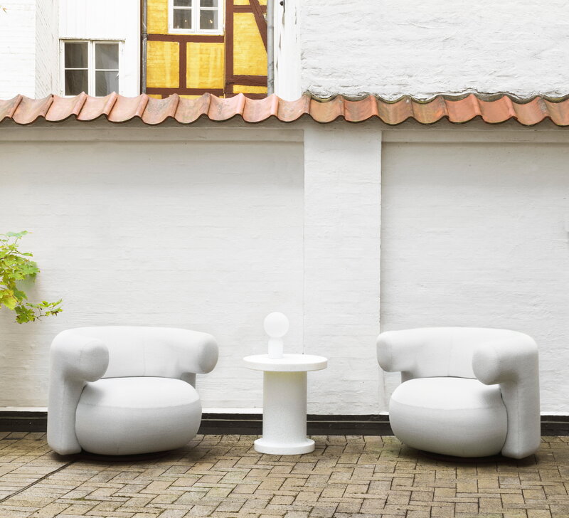 Normann Copenhagen Burra Outdoor lounge chair, swivel with return, Savane Whisper, decoration image