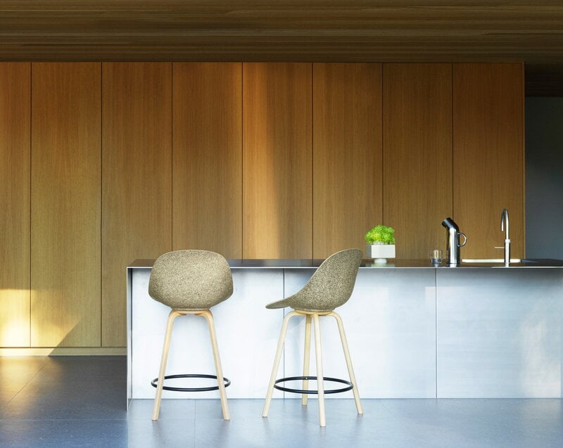 Normann Copenhagen Chaise de bar Mat, 65 cm, hêtre - acier crème - algue, image décorative