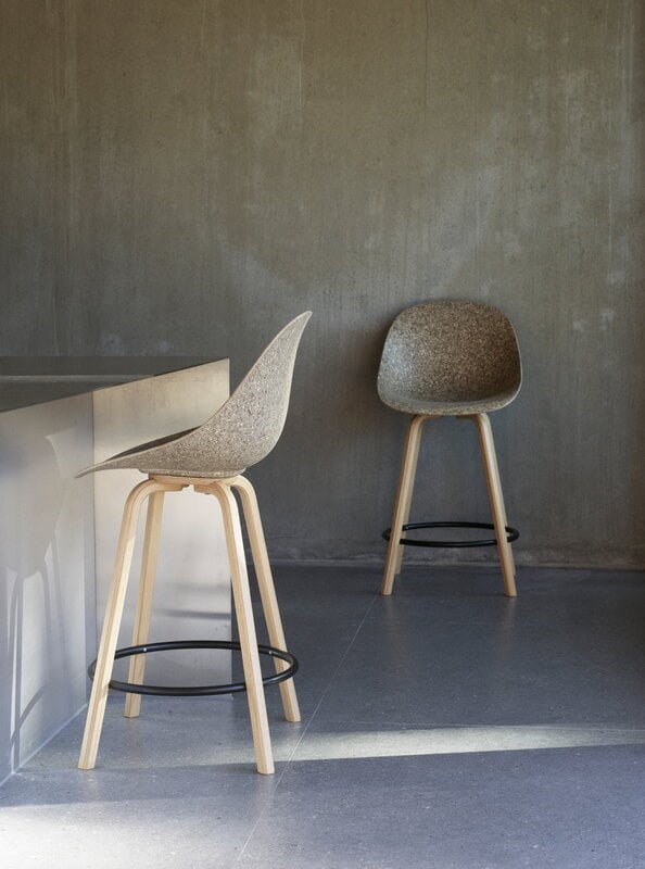 Normann Copenhagen Chaise de bar Mat, 65 cm, hêtre - acier crème - algue, image décorative