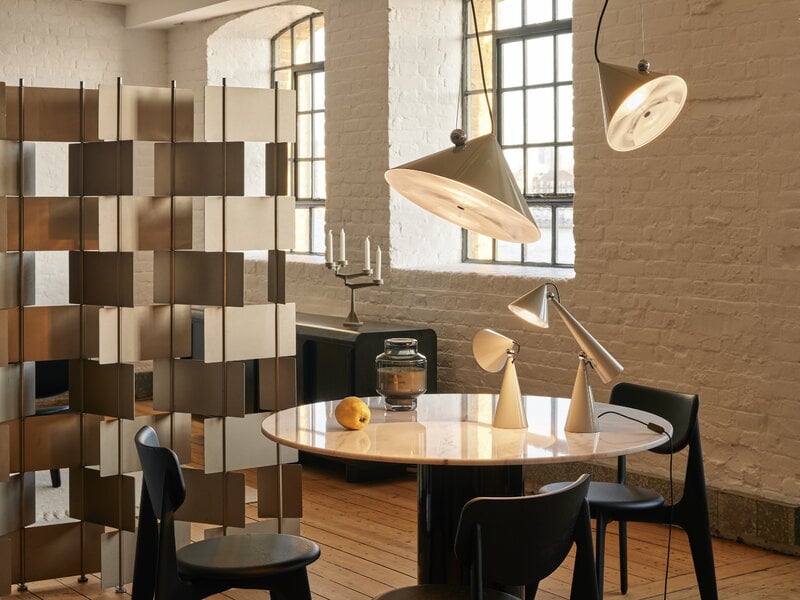 Tom Dixon Pose Pendelleuchte, 25 cm, Putty, dekorationsbild