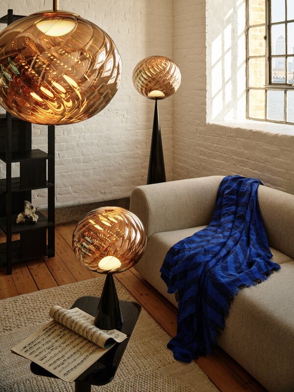 Tom Dixon Band viltti, 160 x 200 cm, sininen - musta, sisustuskuva