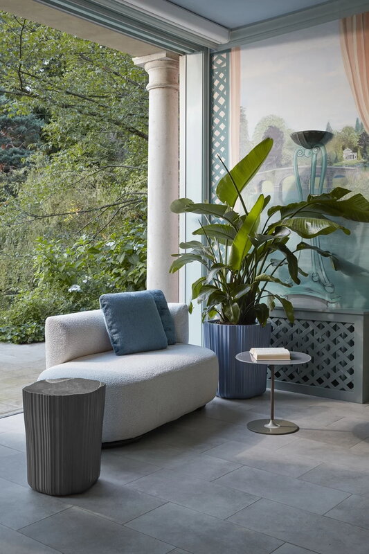 Kartell Corteza side table, charcoal, decoration image
