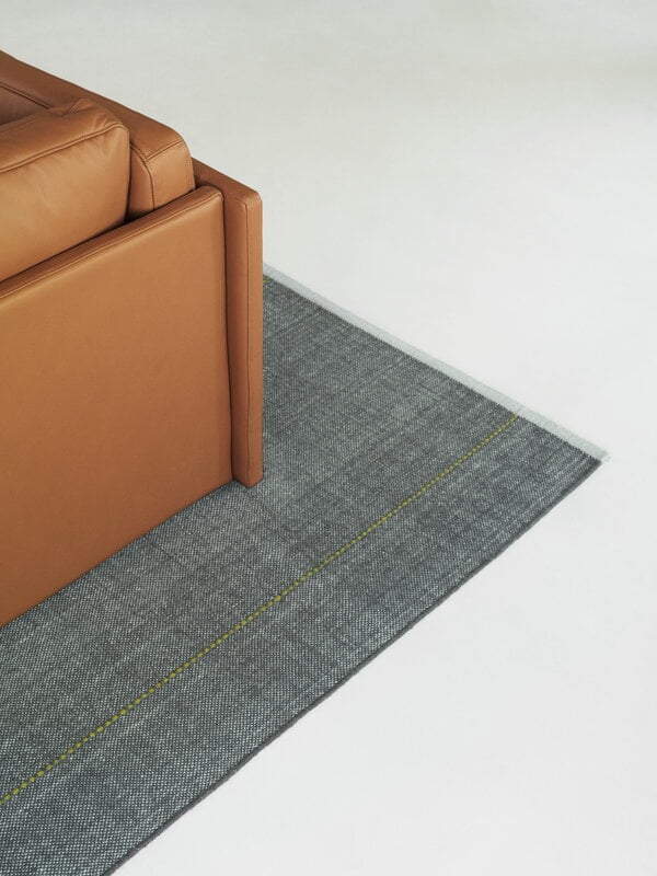 Normann Copenhagen Seam matto, 250 x 350 cm, sininen, sisustuskuva