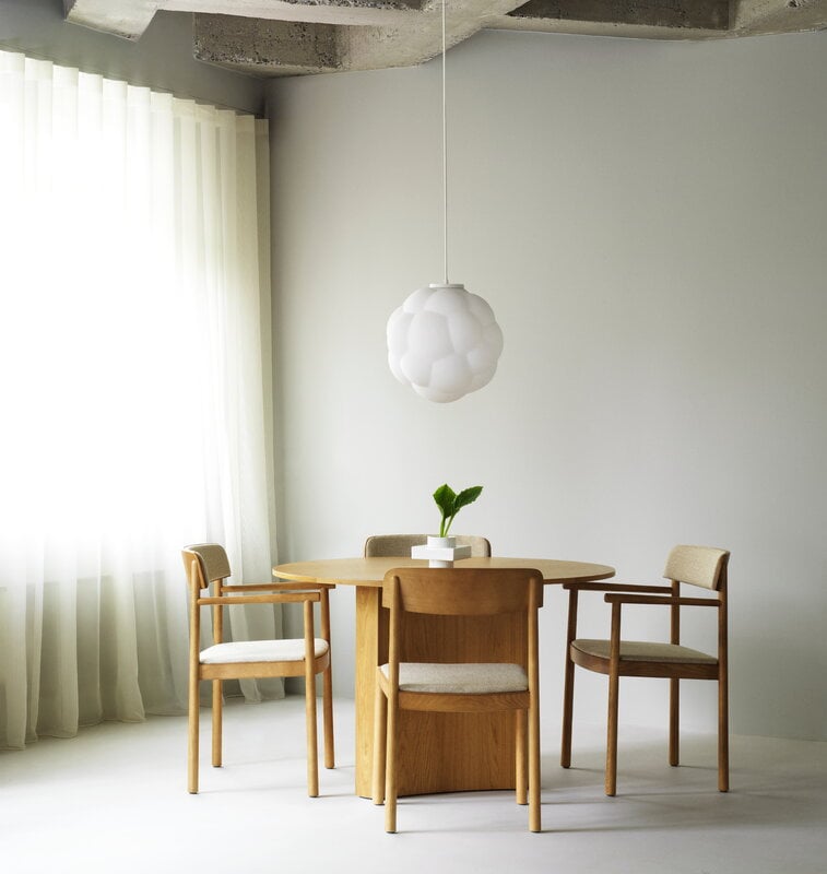 Normann Copenhagen Sedia Timb con braccioli, marrone - Hallingdal 220 beige, immagine decorativa
