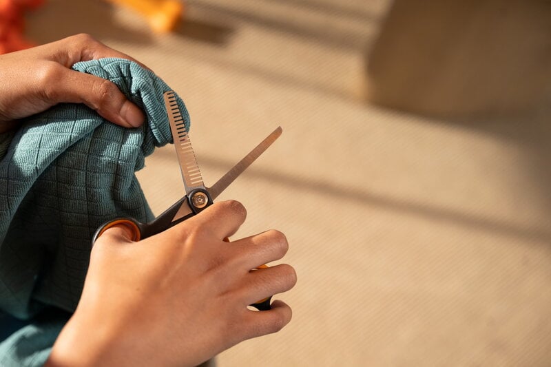Fiskars Fiskars blending scissors for pets, decoration image
