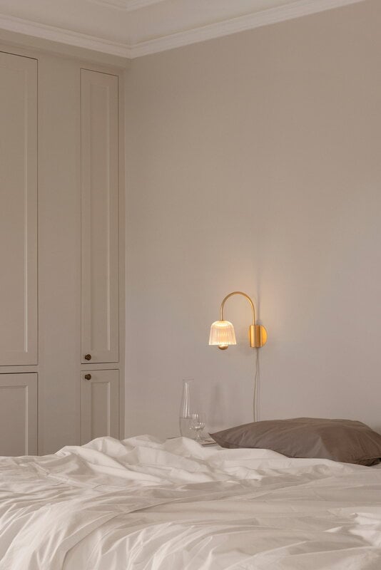 Nuura Asteea wall lamp, satin brass - ripple clear, decoration image