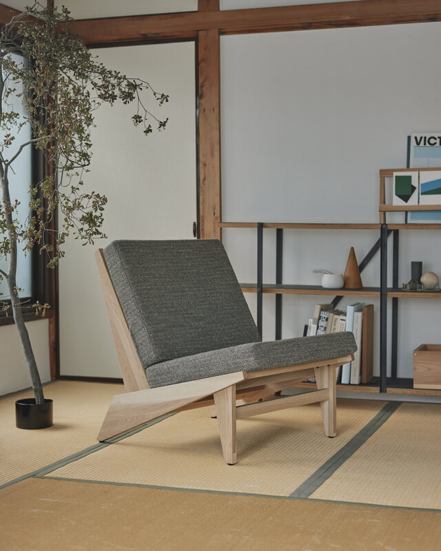 Ishinomaki Laboratory 105° lounge chair, natural - Kvadrat Hallingdal 65 110, decoration image