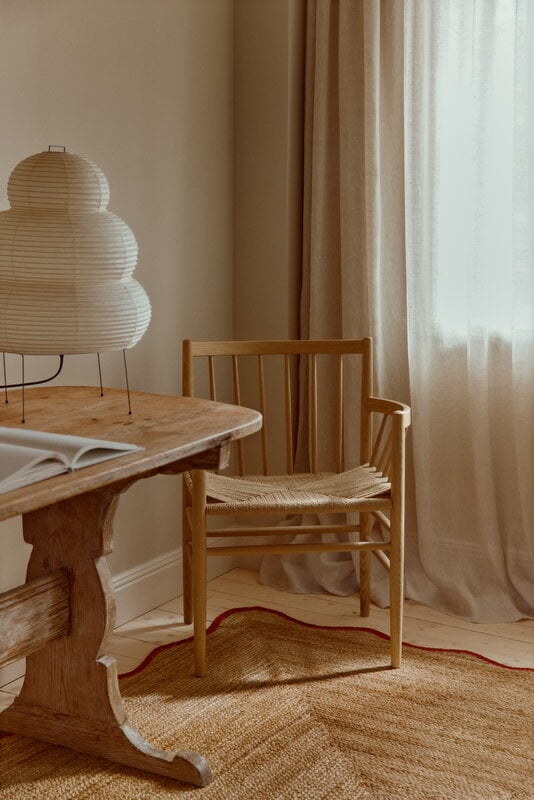 LAYERED Scallop jute rug, burgundy, decoration image