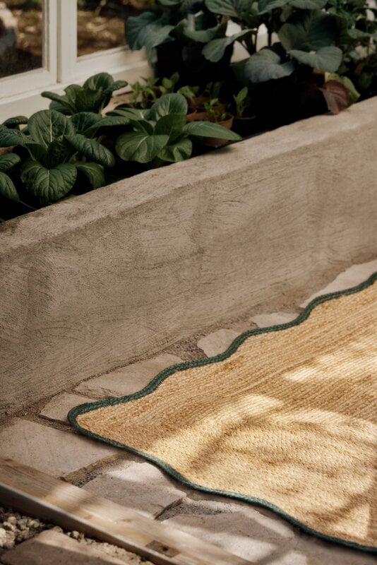 LAYERED Scallop jute rug, dark green, decoration image