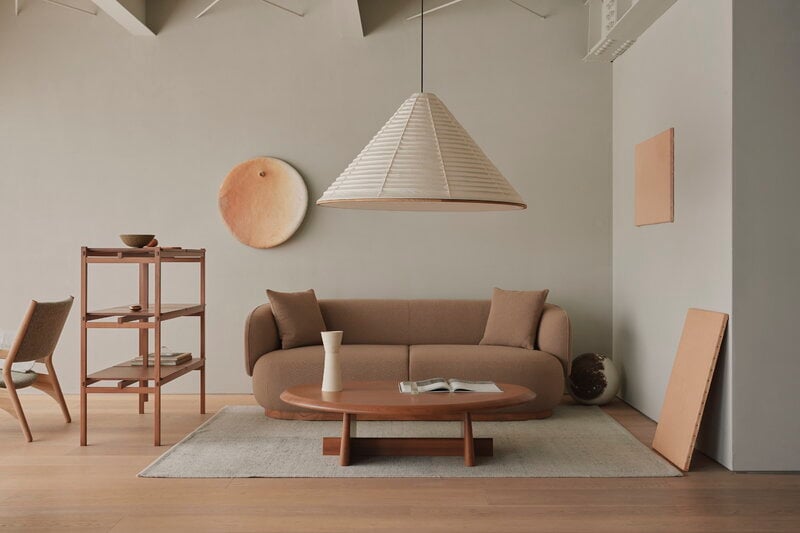 Karimoku Case N-CT04 sohvapöytä, 83 x 125,5 cm, lakattu Keyaki brown, sisustuskuva