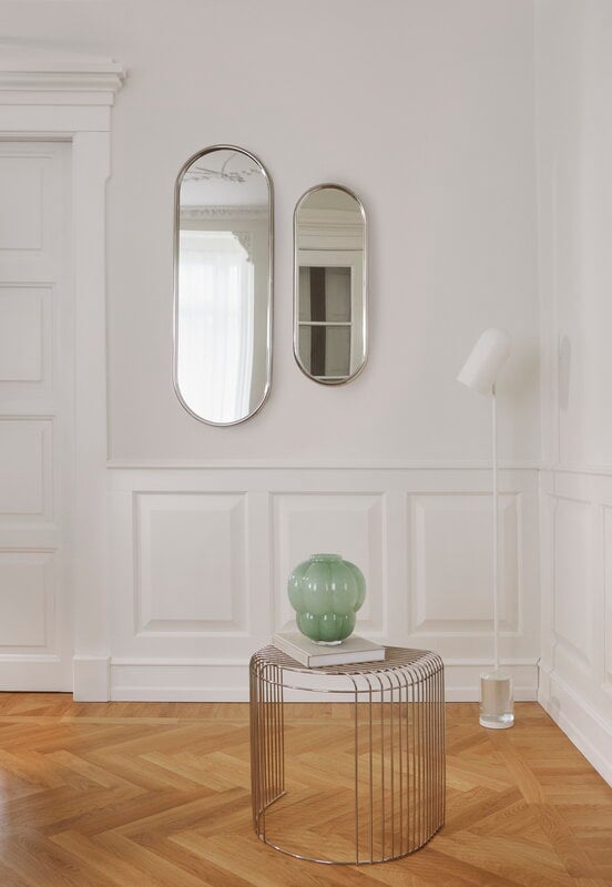 Specchio da parete moderno dalla forma curva Oiva