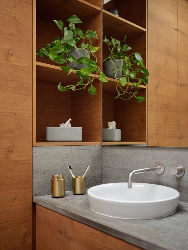 Zone Denmark Ume toothbrush mug, brass, decoration image
